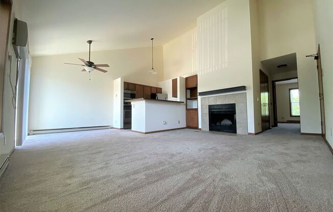 2 beds, 2 baths, 950 sqft, $1,825, Unit 7657CC