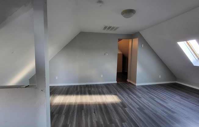 2 beds, 1 bath, $1,900, Unit 3