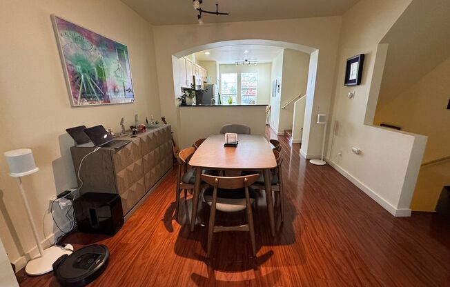 2Bd/2.5Ba Bellevue Townhouse