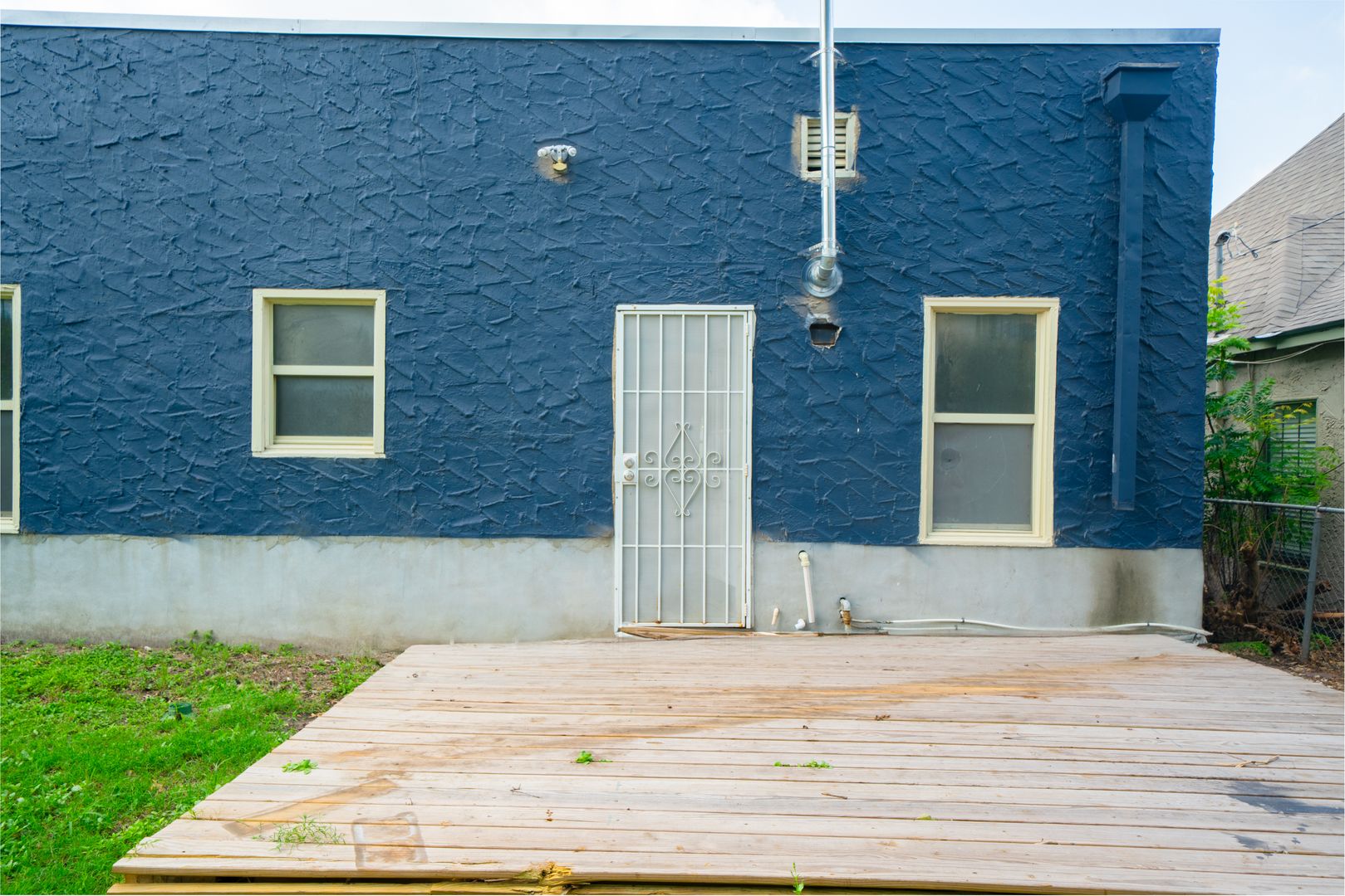 Charming Spanish Revival bungalow!