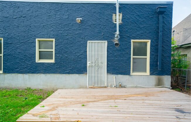Charming Spanish Revival bungalow!
