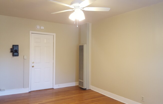 Studio, 1 bath, 500 sqft, $1,100, Unit 208