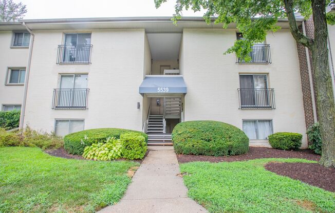 Beautiful Top Floor 1 Bedroom Condo in Columbia!