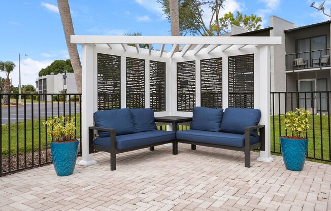 2 beds, 1 bath, 884 sqft, $1,420, Unit J113