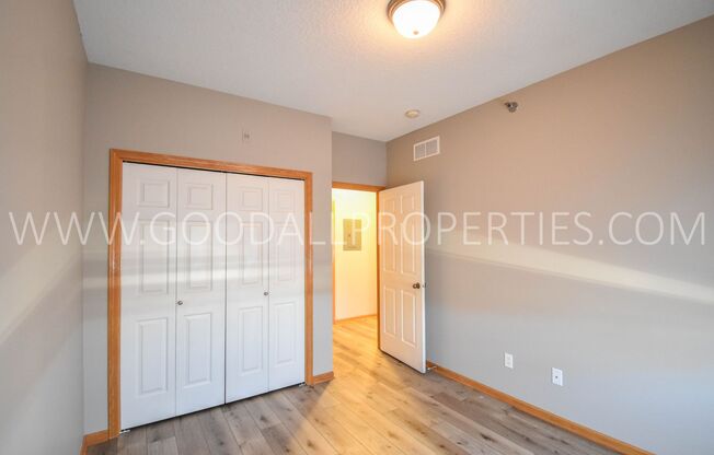 3 beds, 2 baths, $1,295