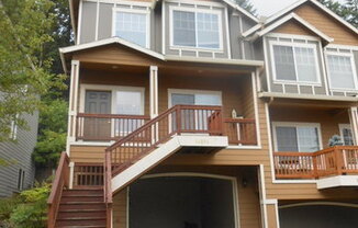 Spacious Tigard 3 bdrm townhome! Close to Progress Ridge, great schools,