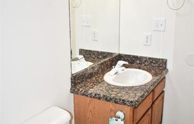 3 beds, 2 baths, 1,090 sqft, $1,595, Unit C