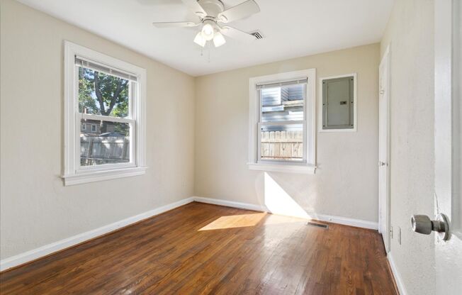 2 beds, 1 bath, $1,300