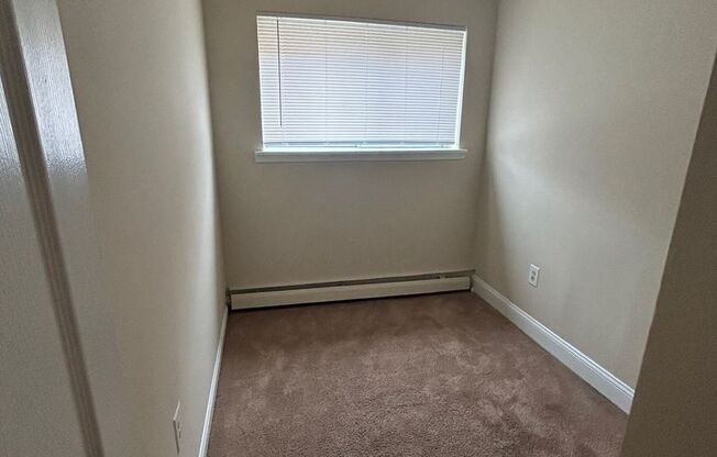 1 bed, 1 bath, 725 sqft, $1,350, Unit E01