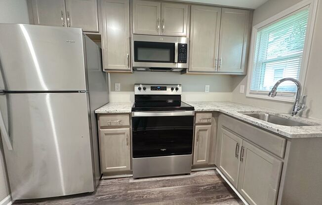 2 beds, 1 bath, $1,195, Unit 409 Price Ave Apt B