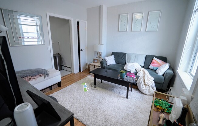 722 E 6 ST