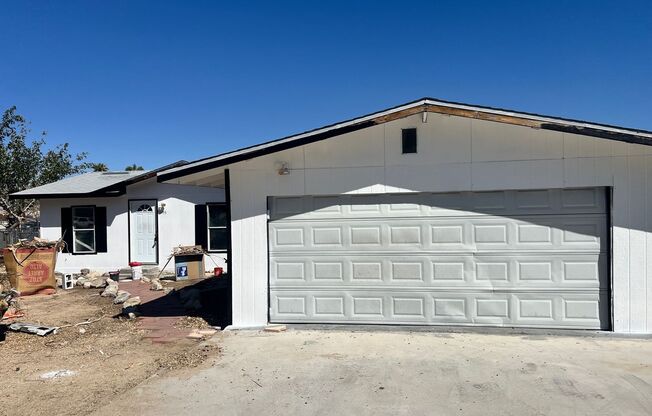 Beautifully Renovated Home Near 29 Palms Marine Base – Available November 1st