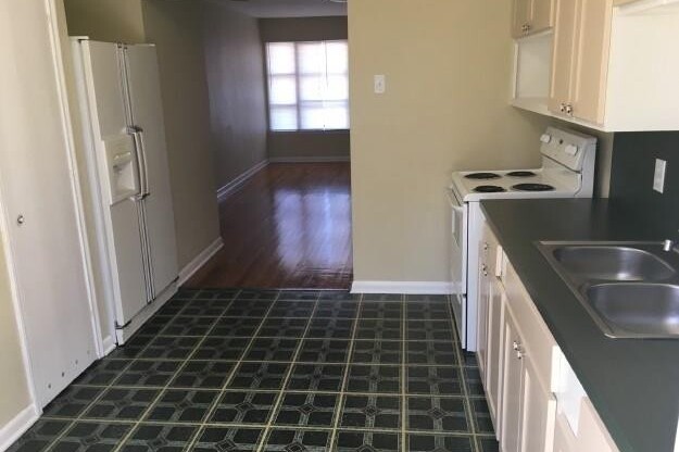 2 beds, 1 bath, $900