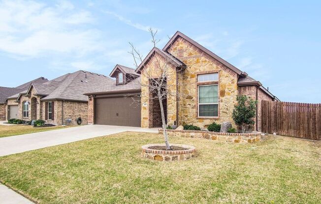 Beautifully Crafted 3-2-2 2019 Build in Saginaw - FortWorth!