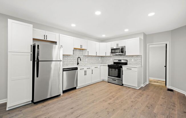 Beautiful 3 Bedroom home in South side available April 15!