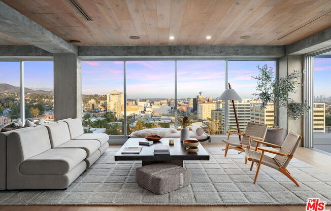 3 beds, 4 baths, 3,580 sqft, $29,900, Unit PHE