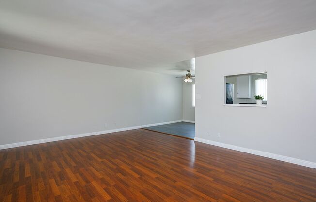 2 beds, 1 bath, 961 sqft, $2,100, Unit 13