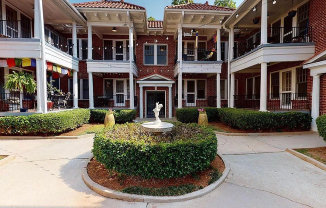 305 E PONCE DE LEON AVE