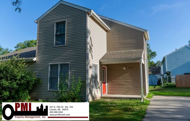 3 Bedroom and 1.5 bathroom Duplex for Rent
