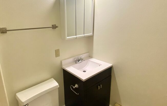 1 bed, 1 bath, 430 sqft, $895, Unit 713-7