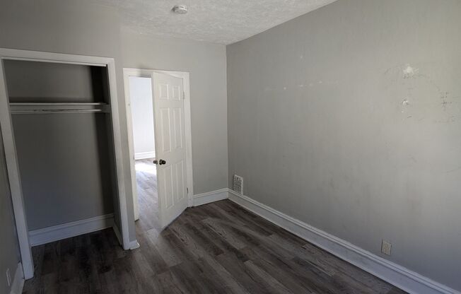 3 beds, 1 bath, $1,200, Unit Unit B