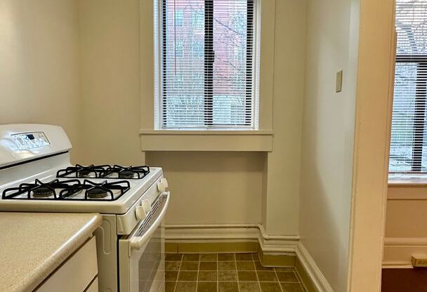 2 beds, 1 bath, 609 sqft, $1,995, Unit 106