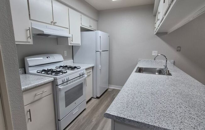 2 beds, 1 bath, 920 sqft, $1,800, Unit 17