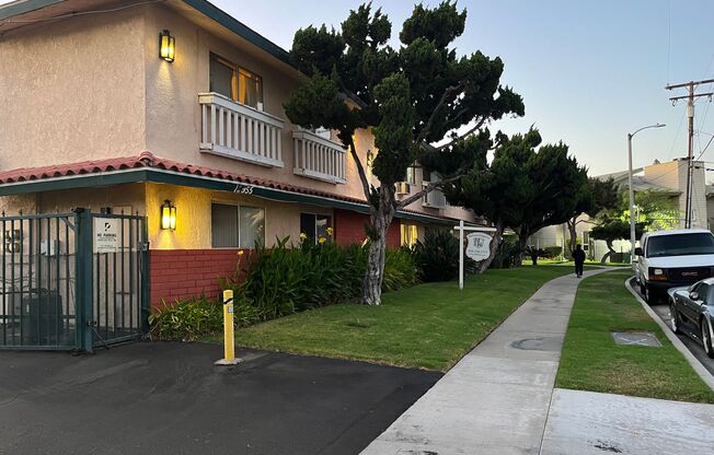 Stunning apartment in Great location! Gated & Covered Parking. Act now as units will go fast!