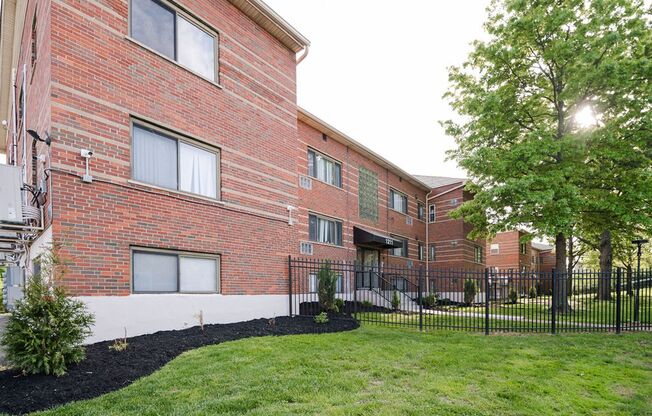 2 beds, 1 bath, 825 sqft, $1,050