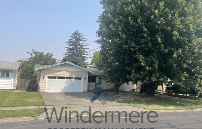 151 E. Maple *Fully Finished Basement*