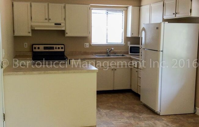 3 beds, 1 bath, 1,200 sqft, $1,775, Unit 2545 Foxhaven Dr SE