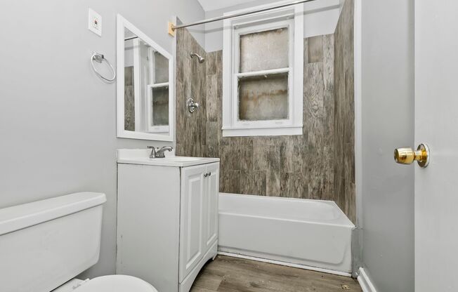 2 beds, 1 bath, 1,000 sqft, $1,695, Unit 4232 1/2 -  1E