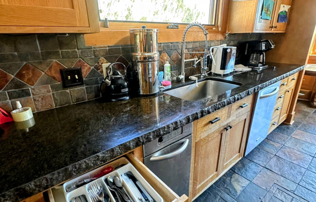 FURNISHED Short Term approved-Gorgeous 4 bed historic home in downtown GJ