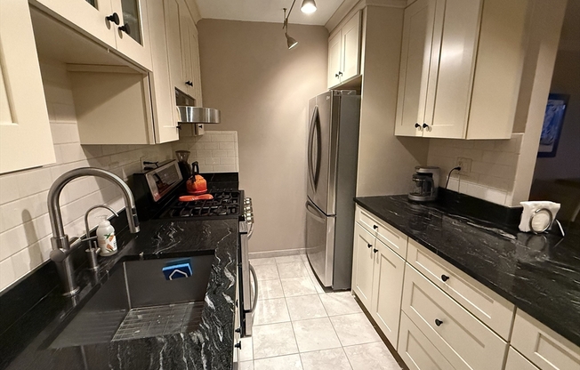 1 bed, 1 bath, 832 sqft, $3,500, Unit 12C