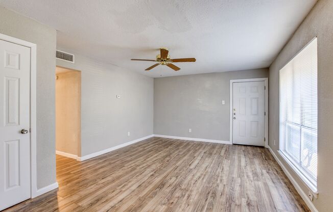 2 beds, 1 bath, 860 sqft, $1,250, Unit 122