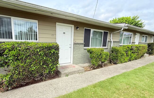 2 beds, 1 bath, 1,000 sqft, $1,495, Unit 11 - 54