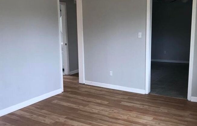 2 beds, 1 bath, 850 sqft, $850, Unit B