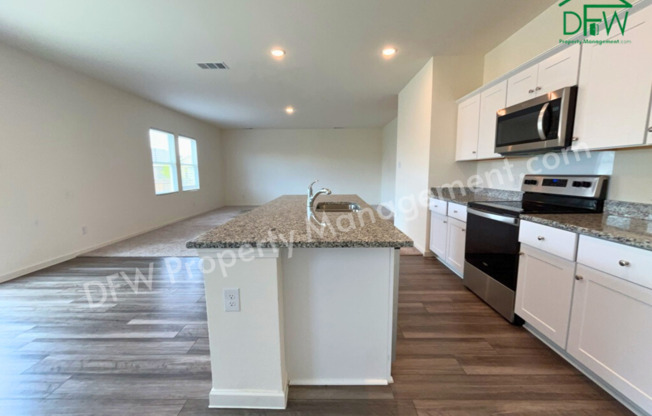 Spacious 5-Bedroom Home with Modern Upgrades for Lease in Fort Worth!