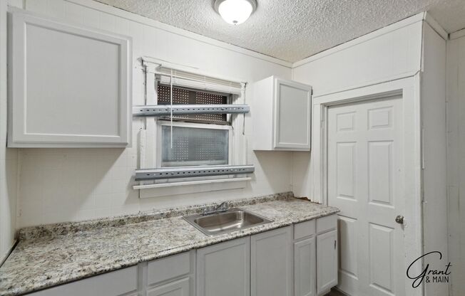 2 beds, 1 bath, $950, Unit Unit 1 - Lower