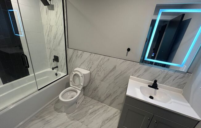 911-913 South Miller Street