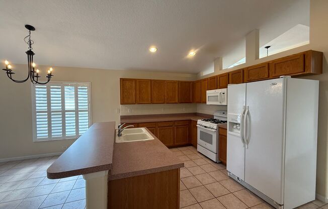 Beautiful Lake Mary 4 Bedroom home in Gated Community with Community Pools