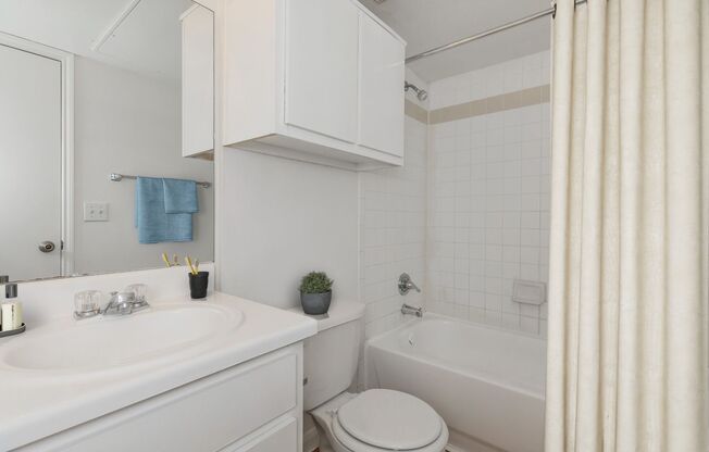 2 beds, 2.5 baths, 880 sqft, $1,175, Unit 1708