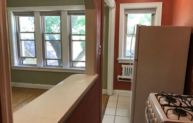 Studio, 1 bath, $825, Unit 32