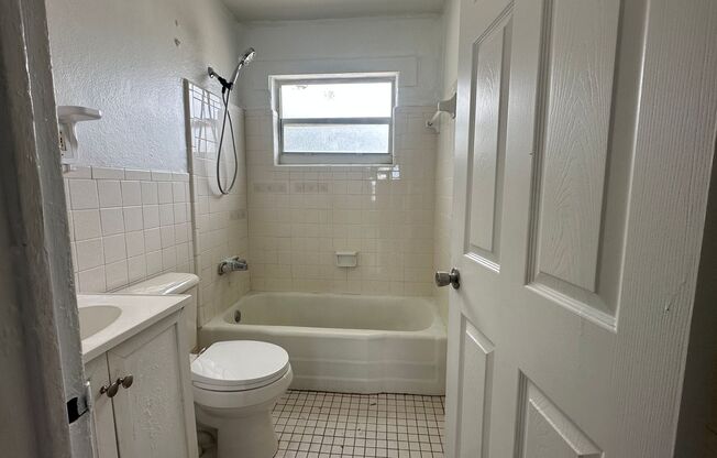 HALF MONTH OFF! 2 Bedrooms 1 Bath _Titusville Duplex
