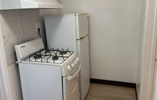 1 bed, 1 bath, $885