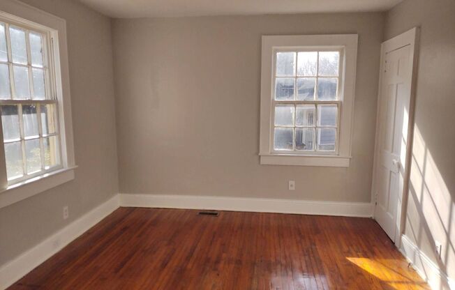 2 beds, 1 bath, $1,095