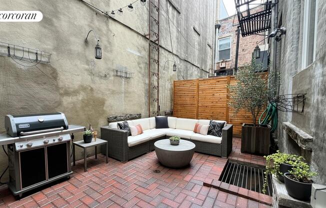 555 LEONARD ST