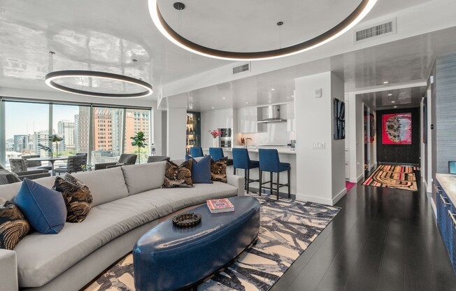 3 beds, 3.5 baths, 2,376 sqft, $30,000, Unit 10E