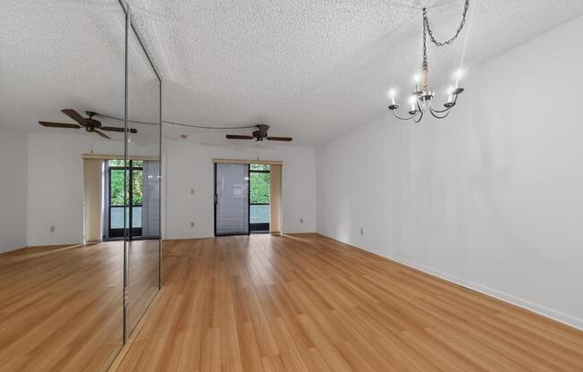 2 beds, 2 baths, 806 sqft, $2,000