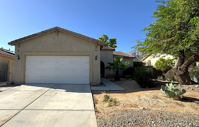 3 Bedroom 2 Bathroom Home in Palm Springs!